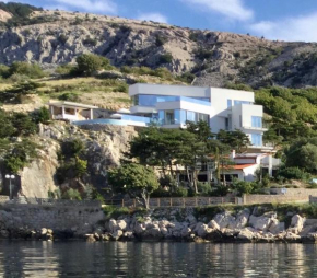 Shimmer & Shine, Baska